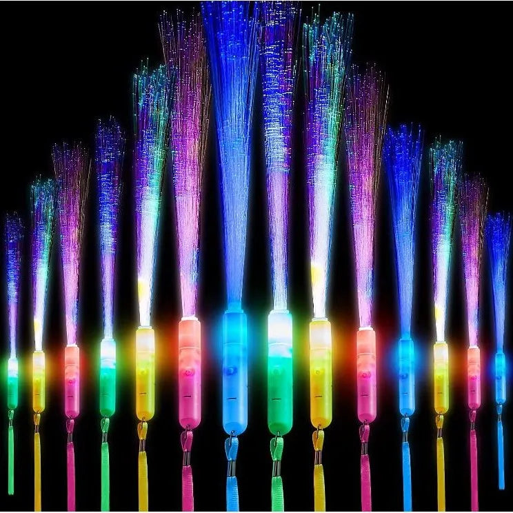 ترتيب عمودي لقضبان إضاءة LED متوهجة بألوان مختلفة مثل البنفسجي والأزرق والأخضر والأصفر.
