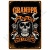Vintage-Metallwandschild mit Schädel und gekreuzten Werkzeugen, Text: Grandpa The Man The Myth The Legend in Orange