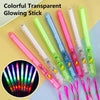 عصي مضيئة شفافة وملونة بألوان مختلفة مرتبة على خلفية فاتحة.