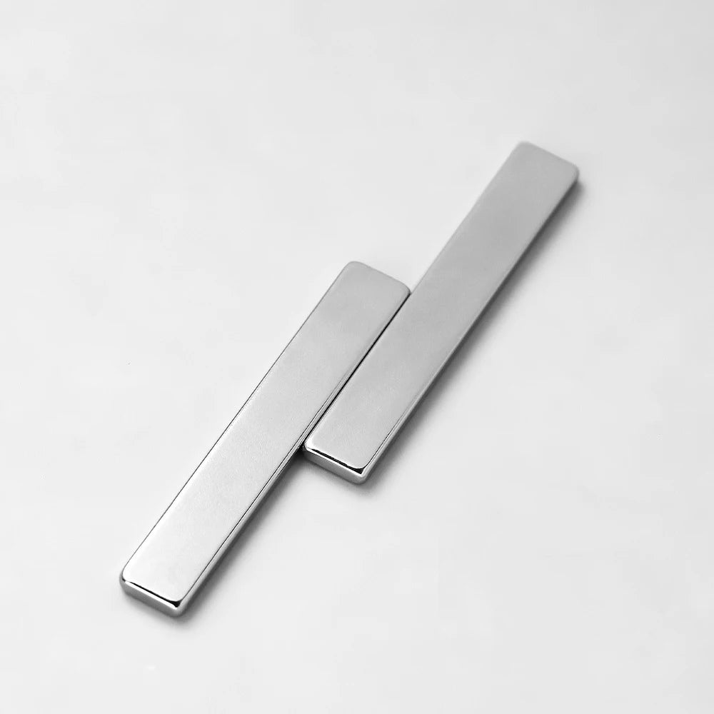 Silver rectangle cat eye magnet used for magnetic gel polish