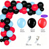 Kit de guirlande de ballons rouge, noir et bleu disposés en arc avec accessoires.