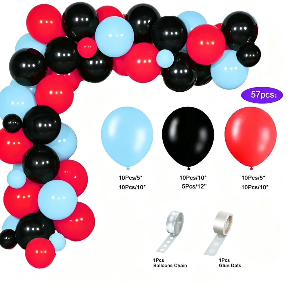 Kit de guirlande de ballons rouge, noir et bleu disposés en arc avec accessoires.