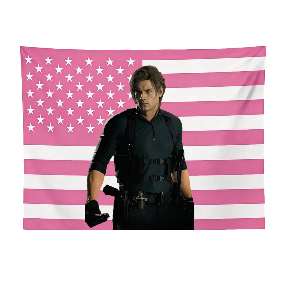 Ein Mann in Schwarz steht vor einem Wandteppich mit rosa-weiß gestreifter US-Flagge.