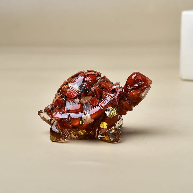 Glänzende bernsteinfarbene Kristallfigur in Schildkrötenform als Heimdeko.
