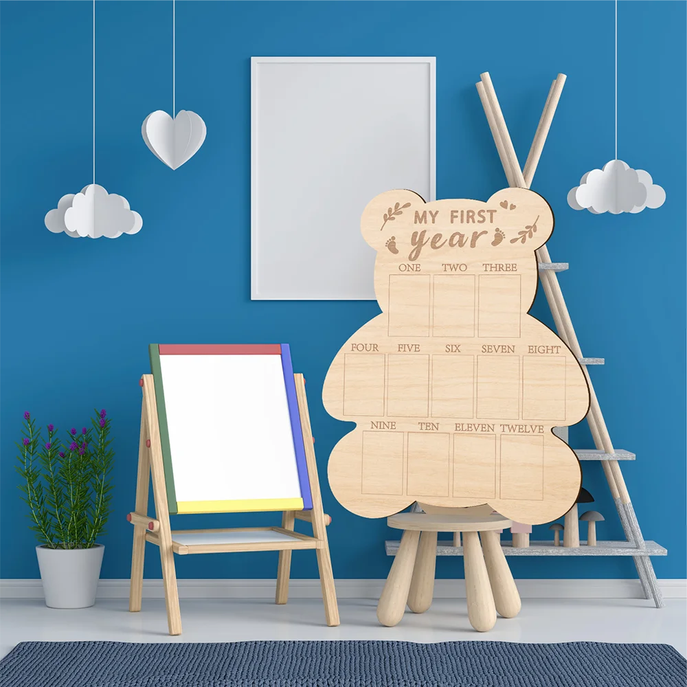 Panneau photo mural bleu d'un ours en bois avec des chiffres de un à douze.