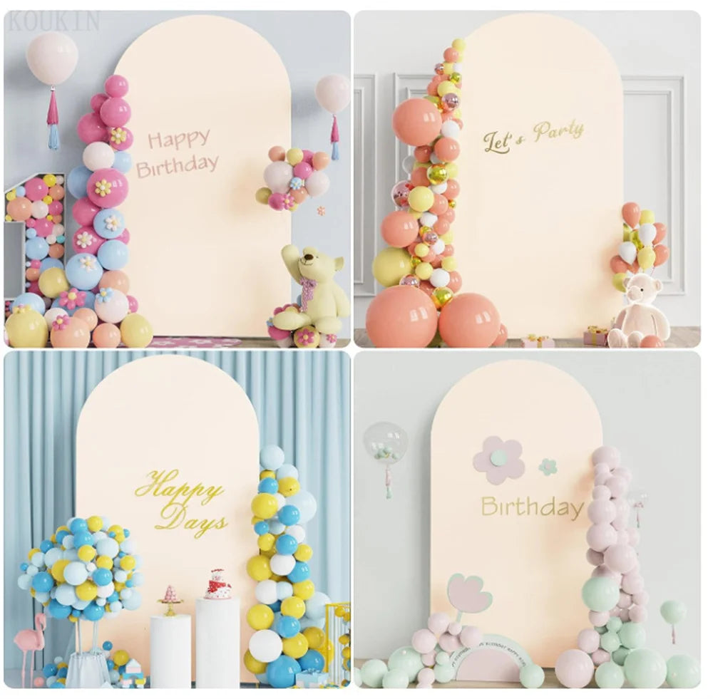 Colección de elegantes fundas de arco elásticas con globos rosa, azul y amarillo para celebraciones de cumpleaños.