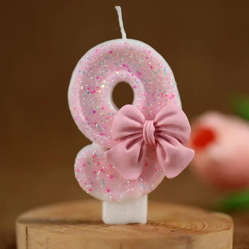 Adorno de pastel número 8 con brillo rosa y vela, con un lazo rosa