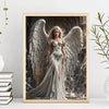Canvasdruck einer weiblichen Angel mit großen gefiederten Flügeln in dramatischer, ätherischer Pose.