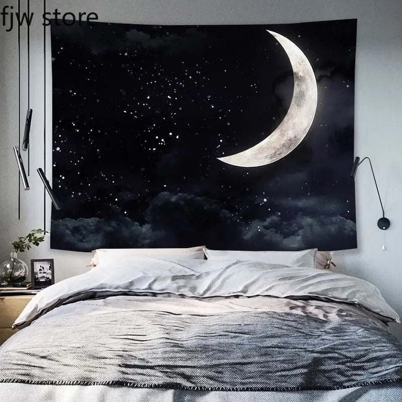 Dunkles Leinwandkunstwerk mit Halbmond und Sternen gegen Nachthimmel, über einem Bett