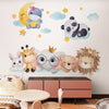 Wanddisplay mit niedlichen Waldtiermotiven, darunter Elefant, Panda, Löwe und Hase.