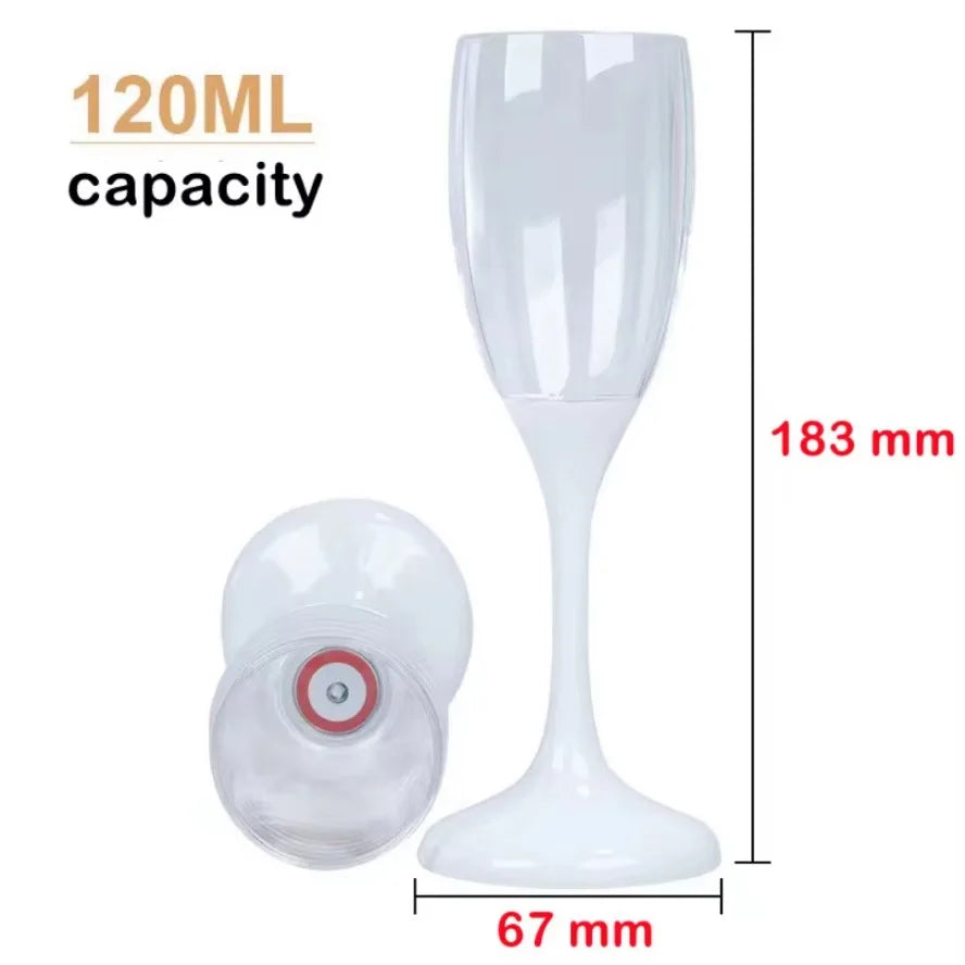 Une tasse à boire en verre transparent avec pied et large base, montrée à côté de ses dimensions.