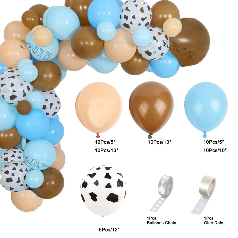 Collection de ballons de différentes couleurs et un ballon à pois blancs avec instructions pour créer un gâteau de fête