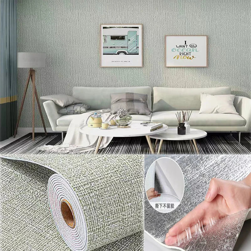 Gros plan de autocollants imperméables auto-adhésifs en 3D appliqués sur une surface texturée.