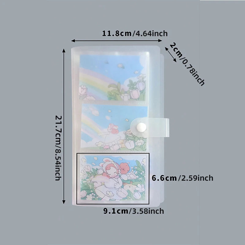 Álbum de fotos transparente con múltiples compartimentos y diseños de arcoíris pastel y florales.