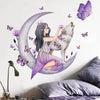 Illustration aquarelle d'une fille aux longs cheveux noirs et à la couronne assise sur une lune, entourée de papillons.