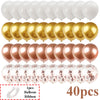 Ein Set aus 40 matten Ballons in Weiß, Gold und Roségold mit Konfetti und Schleifen.