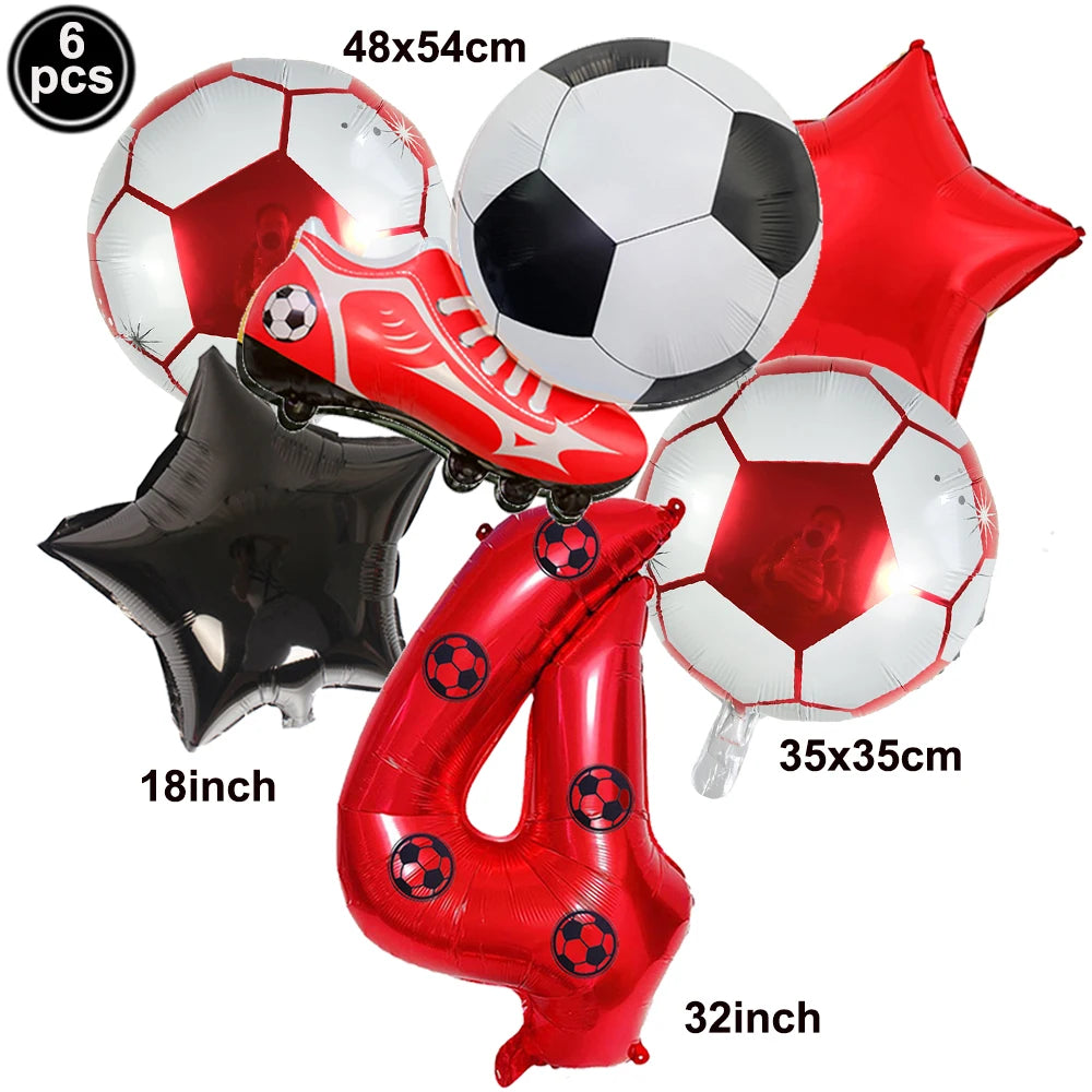 Un set de six ballons de football et de ballon de soccer rouges et noirs, incluant un ballon et un grand chiffre 4.