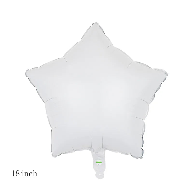 Un ballon en feuille blanche en forme d'étoile.