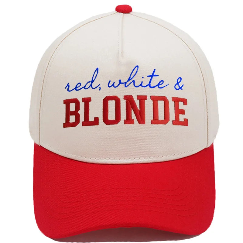 Casquette de baseball beige avec broderie rouge indiquant 'rouge blanc & BLONDE' à l'avant.