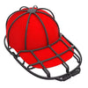 Une casquette de baseball rouge est exposée sur un porte-casquettes mural noir pour le rangement de la garde-robe.