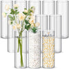Collection de vases cylindriques en verre transparent élégants, remplis d'éléments décoratifs comme des fleurs et des cristau