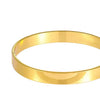 Ein Set von zwölf eleganten goldenen Metallserviettenringe.