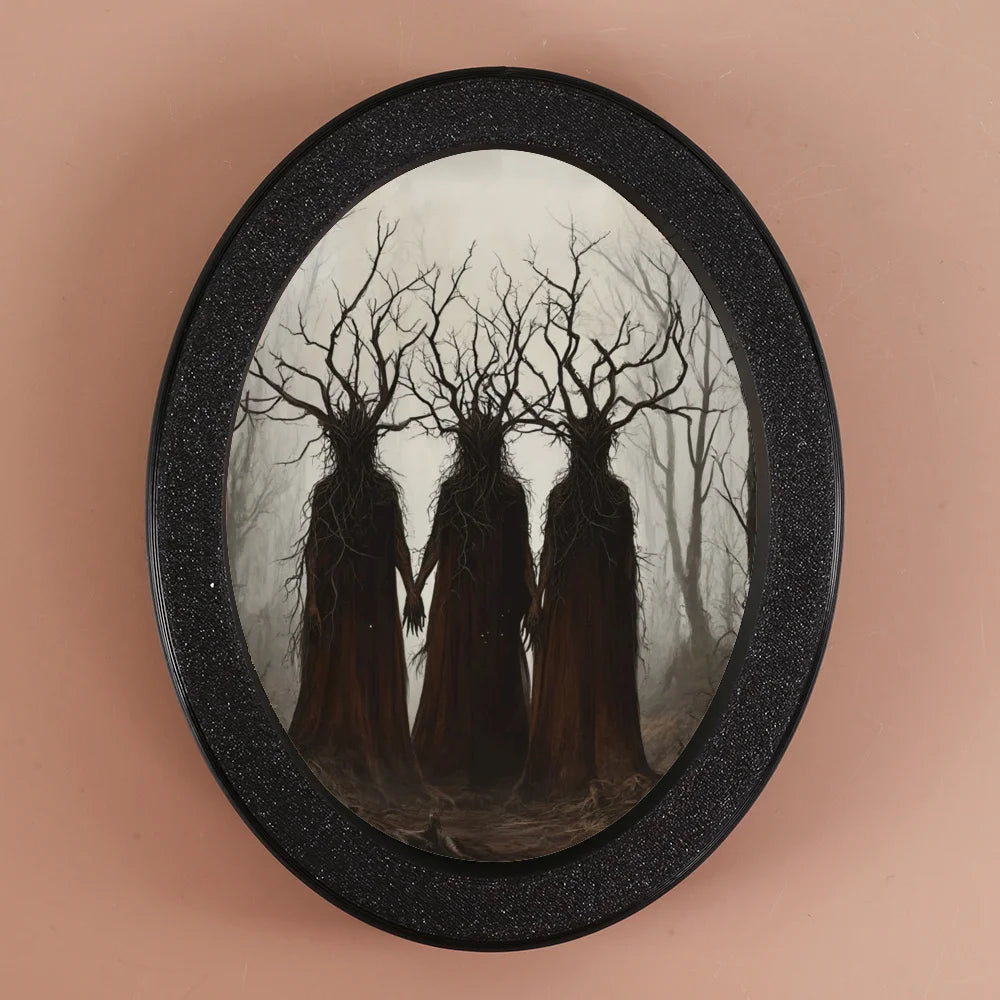 Malerei mit drei dunklen, silhouettierten Figuren wie Schattenbäumen vor einem nebligen Hintergrund.