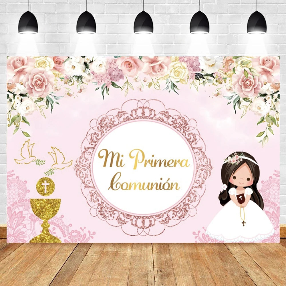 A pink and floral backdrop featuring a decorative frame for a Mi Primera Comunión celebration.