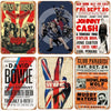Placas de metal vintage de bandas como Guns N' Roses, David Bowie y The Wolf Wolf con arte de álbum y nombres de bandas.