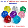 Un ensemble de perles de cristal artificiel colorées, dont du jaune, du clair, du vert, du violet et du rose.