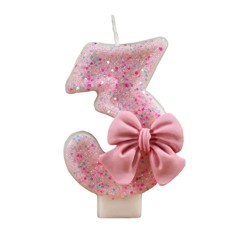 Adorno de pastel con forma de número tres, velas y lazo rosa brillante