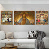 Mur de galerie avec trois peintures à l'huile représentant des scènes de la Dernière Cène.
