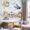 Niedliche Waldtiere Wandsticker mit Panda, Bär und anderen Waldwesen auf blauer Wand.