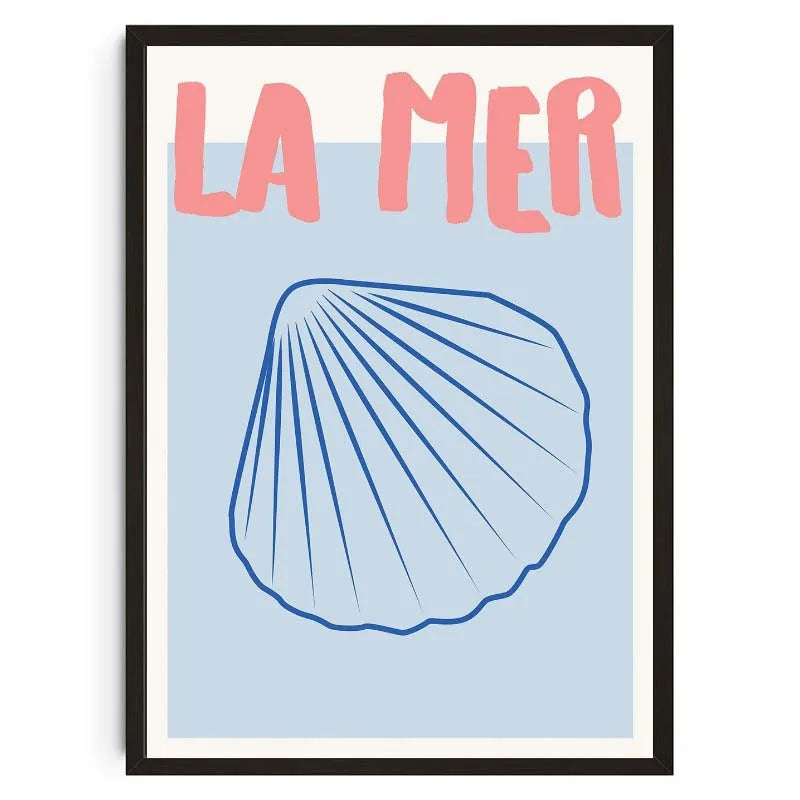 Gerahmtes Druck mit dem Text LA MER in rosa und blau, mit einer großen blauen Muschelillustration.