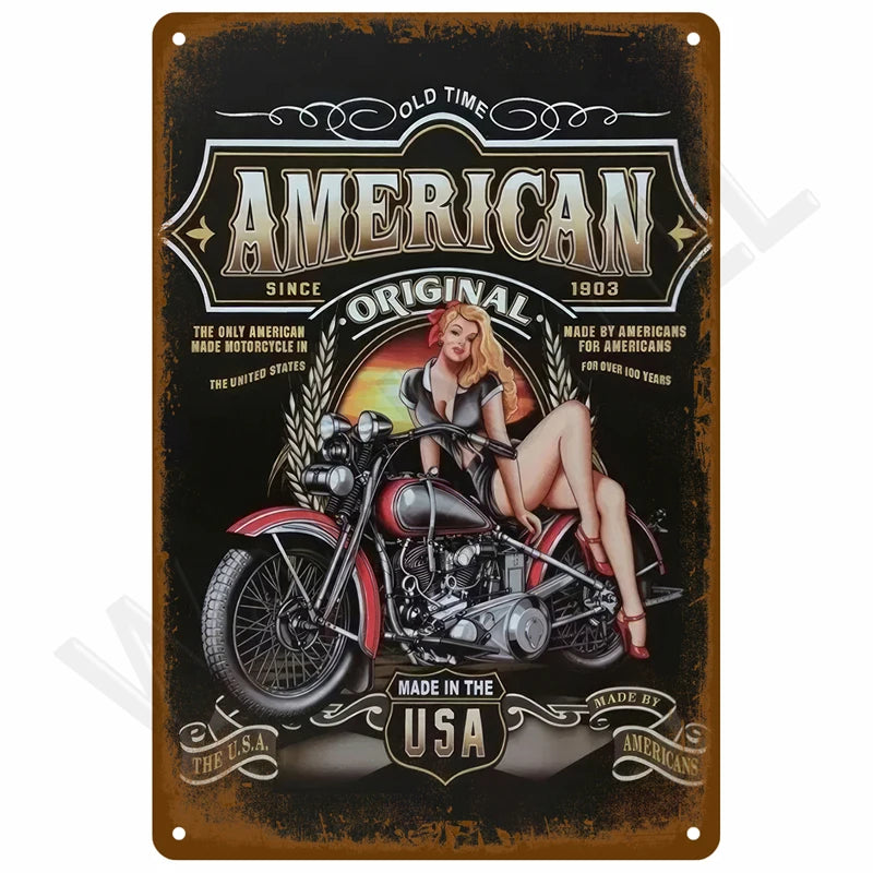 Vintage Metallwandtafel mit einem amerikanischen Motorrad und Text, dass es in den USA hergestellt wurde.