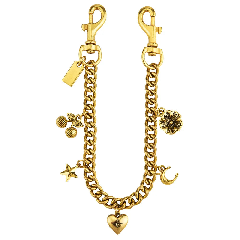 Collier en chaîne doré avec un charm de sac comprenant une petite fleur et un pendentif en forme d'étoile.