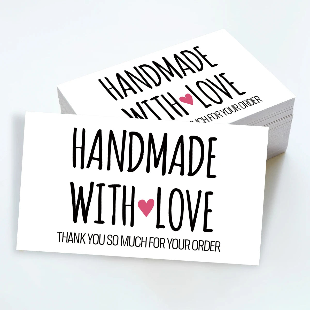 Ein Set handgemachter Dankeskarten mit dem Text 'Handmade with love'