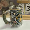 Taza de café plateada con temática militar, diseño de estrellas y águila.