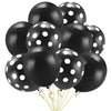 Un grupo de globos de látex negros conlunares blancas atados con hilos dorados.
