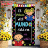A colorful classroom door banner featuring a child reading and the text Bienvenidos El futuro del mundo está en mi salón
