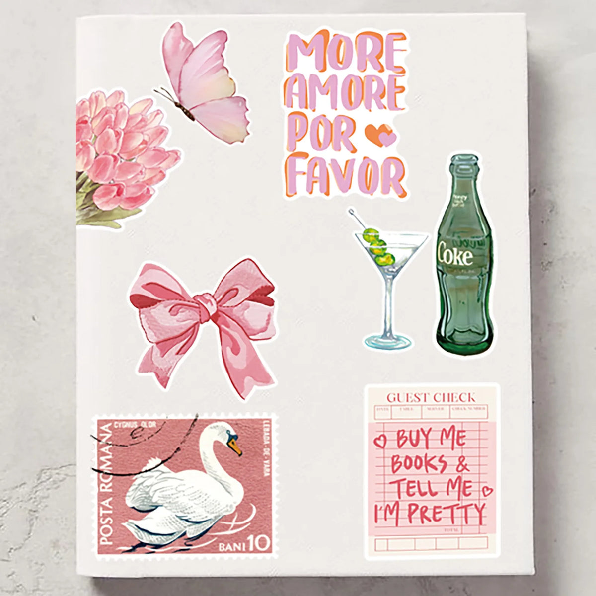 Fond blanc avec éléments floraux roses et verts, un papillon, un nœud et une bouteille de Coca-Cola, avec un formulaire d'inv