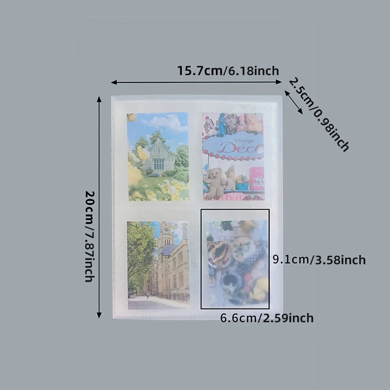 Álbum de fotos transparente con cuatro compartimentos mostrando varias fotos y recuerdos.