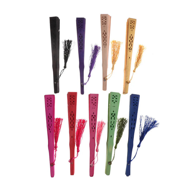 Collection de plis de main en bois élégants de différentes couleurs : noir, violet, rose et tons de bois naturel.