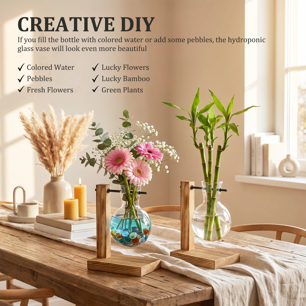 Installation DIY créative avec des vases en verre remplis d'eau colorée, de galets et de fleurs sur une table en bois.