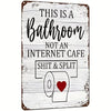 Rustiges Holzschild mit weißer Aufschrift: Dies ist ein Badezimmer, kein Internetcafé.