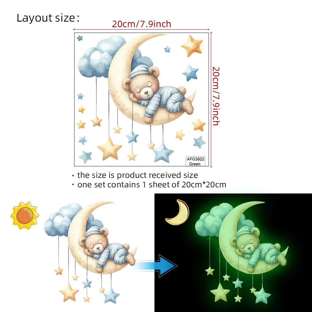 Un ensemble de décalcomanies murales en ours en peluche phosphorescents avec une lune et des étoiles.