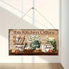 Letrero de madera rústica en la pared de la cocina con alimentos y las palabras Love Food Joy