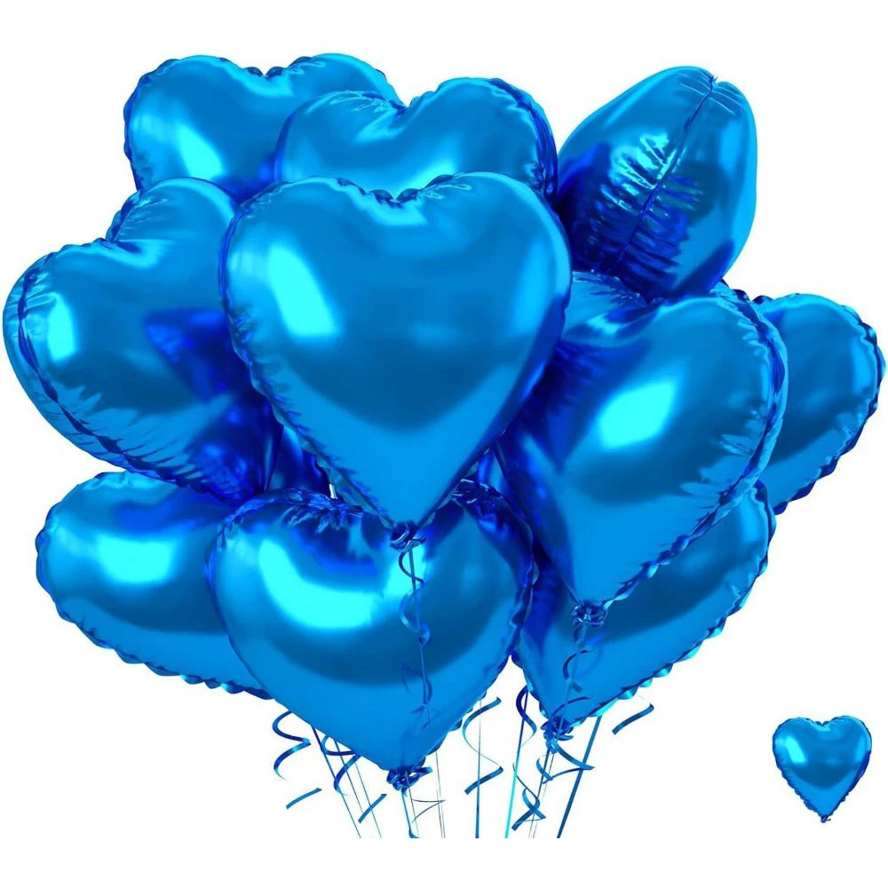 Ein Bund glänzender blauer Herzballons