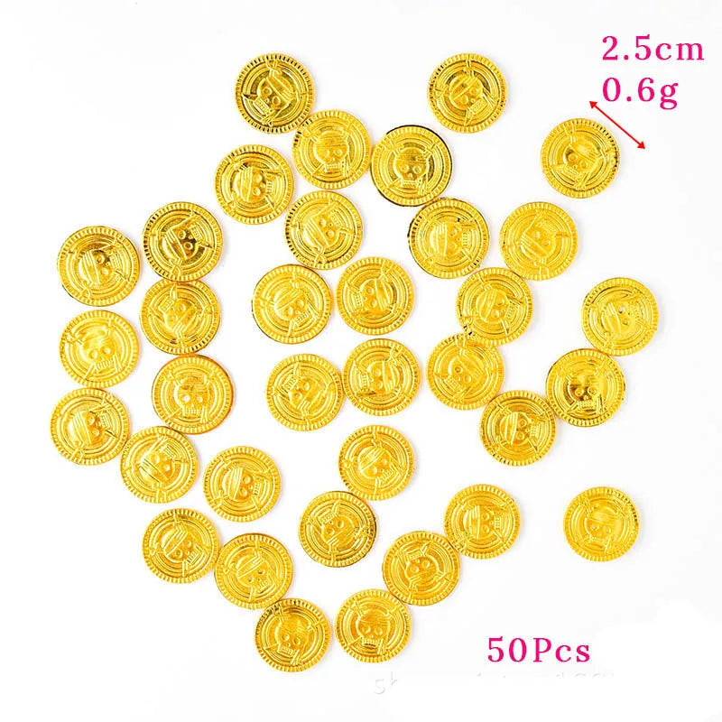 A pile of 50 gold pirate coin party favors, measuring 2.5cm and weighing 0.6g.