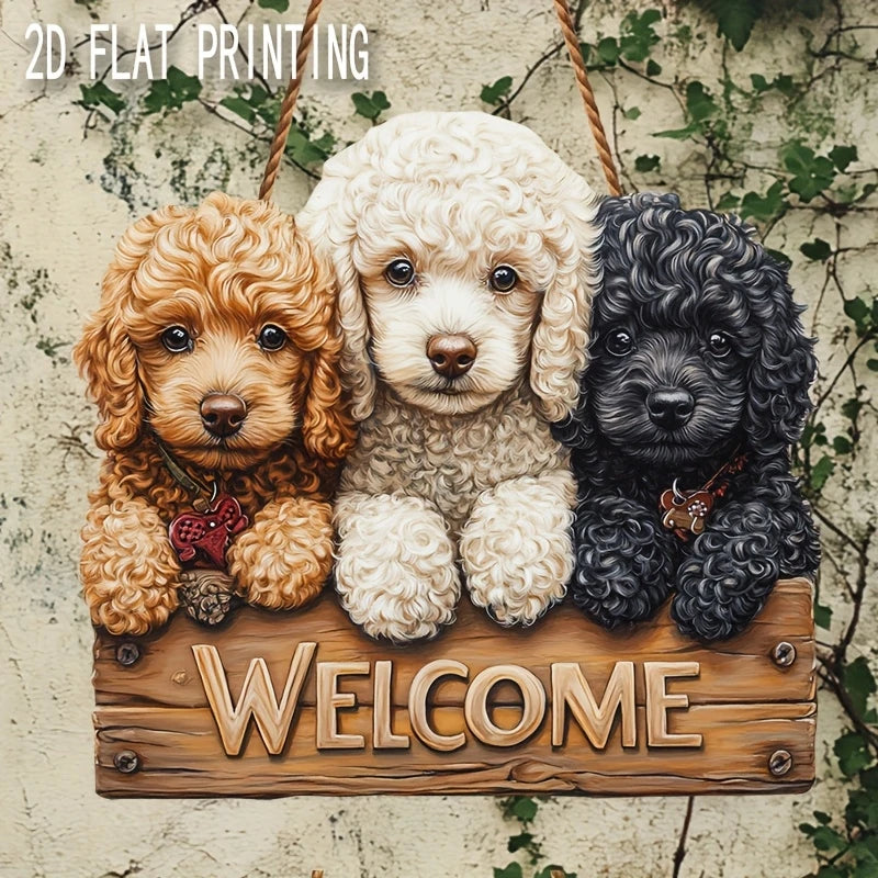 Panneau en bois avec trois chiots adorables : un caniche doré, un crème et un noir, avec le mot BIENVENUE gravé en dessous.